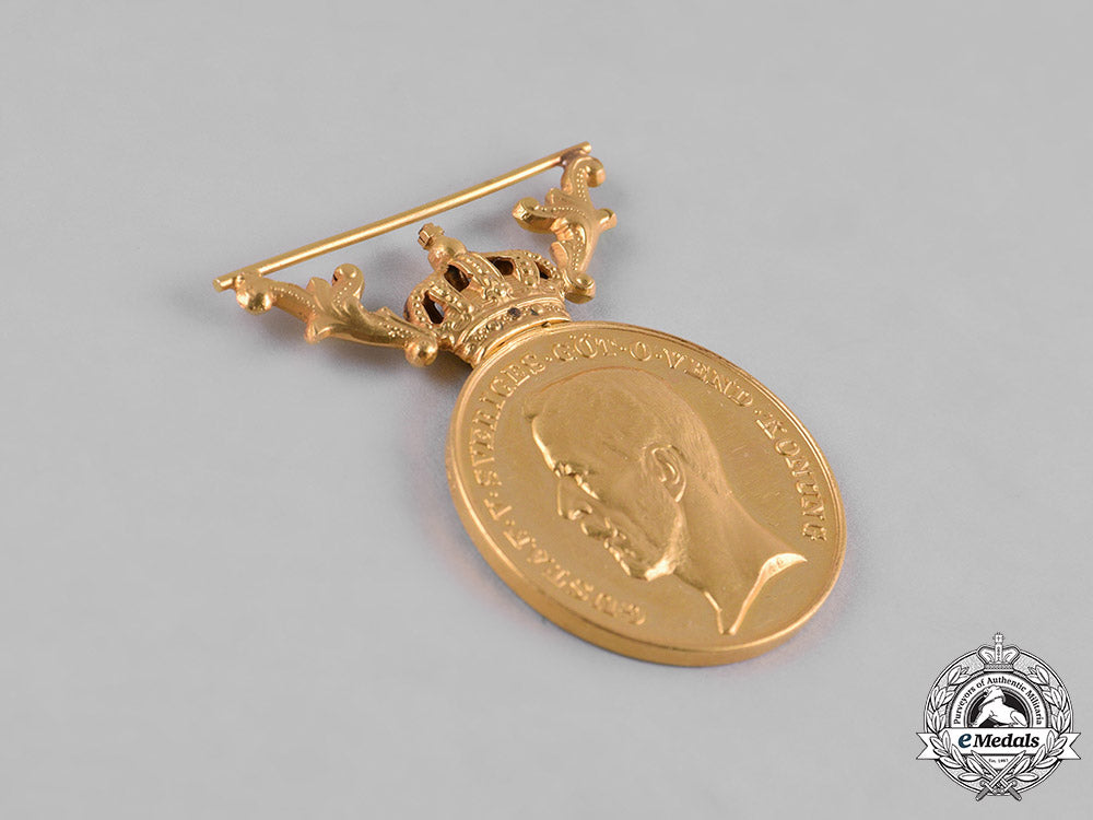 sweden,_kingdom._a_medal_for_zeal_and_devotion_in_gold,_i_class,_c.1910_m182_1171