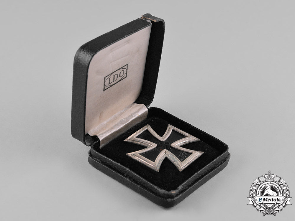 germany,_wehrmacht._a1939_iron_cross_first_class,_with_case,_by_b.h._mayer_m182_1281