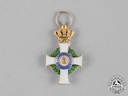 saxony,_kingdom._a_miniature_albrecht_order_in_gold,_i_class_knight_with_crown,_c.1905_m182_1368