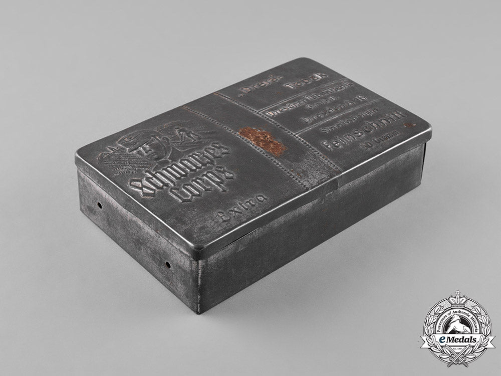 germany,_third_reich._a“_schwarzes_korps”(“_black_corps”)_dresden_tobacco_tin_m182_1552