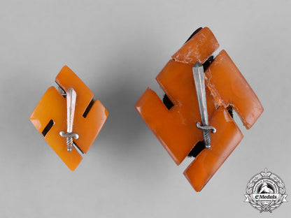 germany,_ss._a_collection_of15_th_waffen_grenadier_division(1_st_latvian)_insignia_m182_1647_1_1