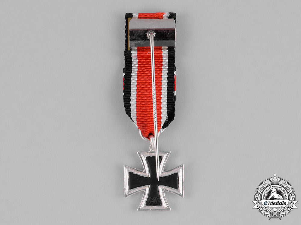 germany,_wehrmacht._a_group_of_post-1957_reissued_wehrmacht_awards_m182_1711