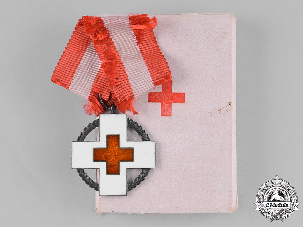 denmark,_kingdom._a_red_cross_medal_for_relief_work_during_wartime_m182_1996