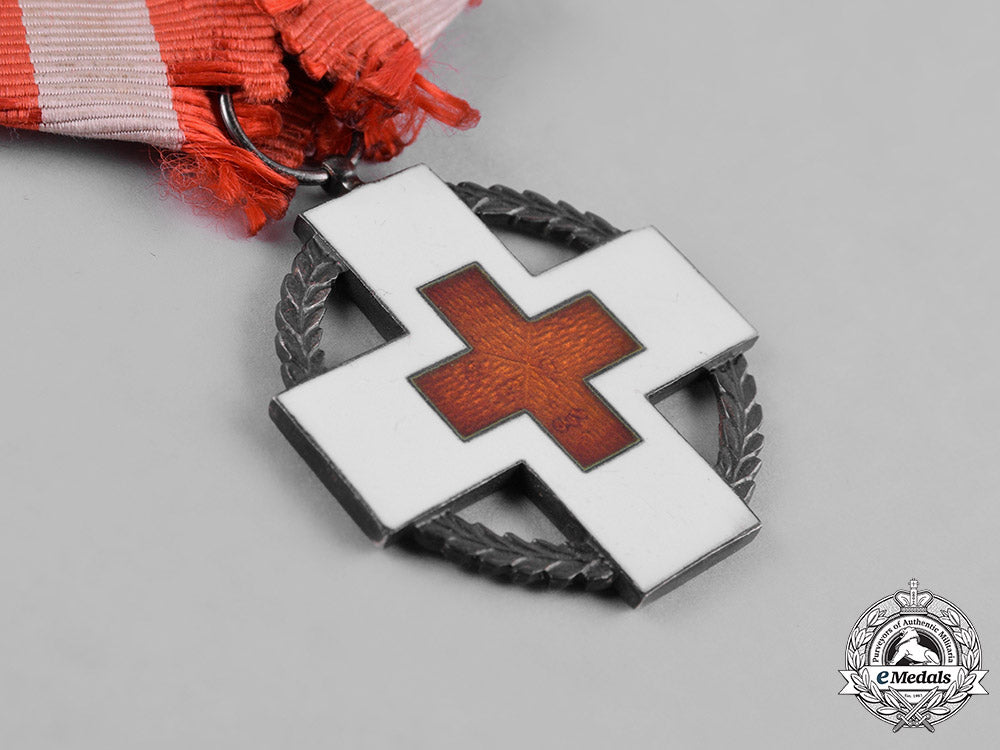 denmark,_kingdom._a_red_cross_medal_for_relief_work_during_wartime_m182_2000