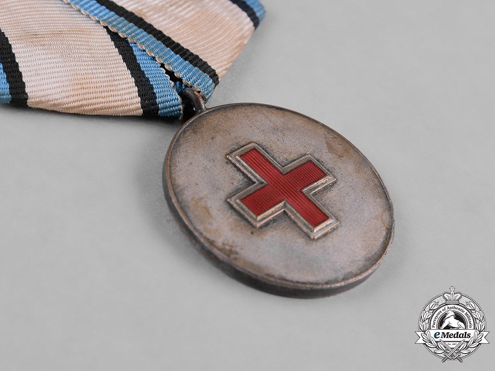 estonia,_republic._a_red_cross_medal,_c.1925_m182_2150