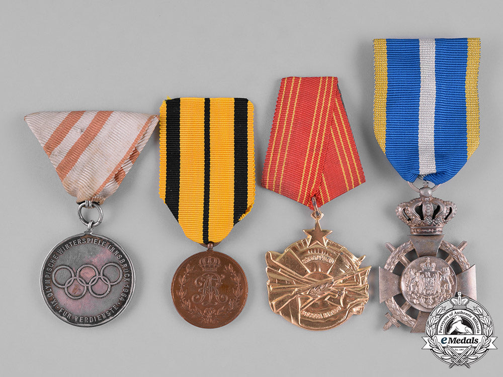 international._a_lot_of_seven_awards_m182_2165