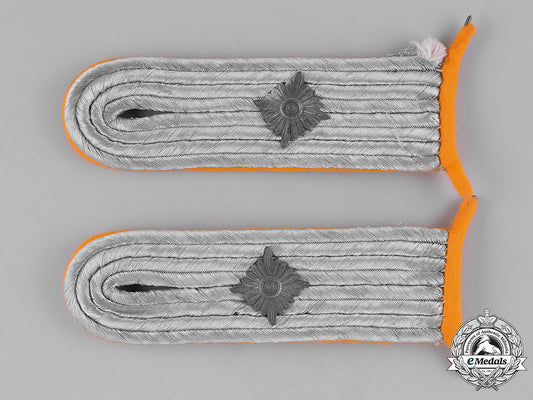 germany,_luftwaffe._a_pair_of_oberleutnant_paratroop/_flying_unit_shoulder_boards_m182_2331