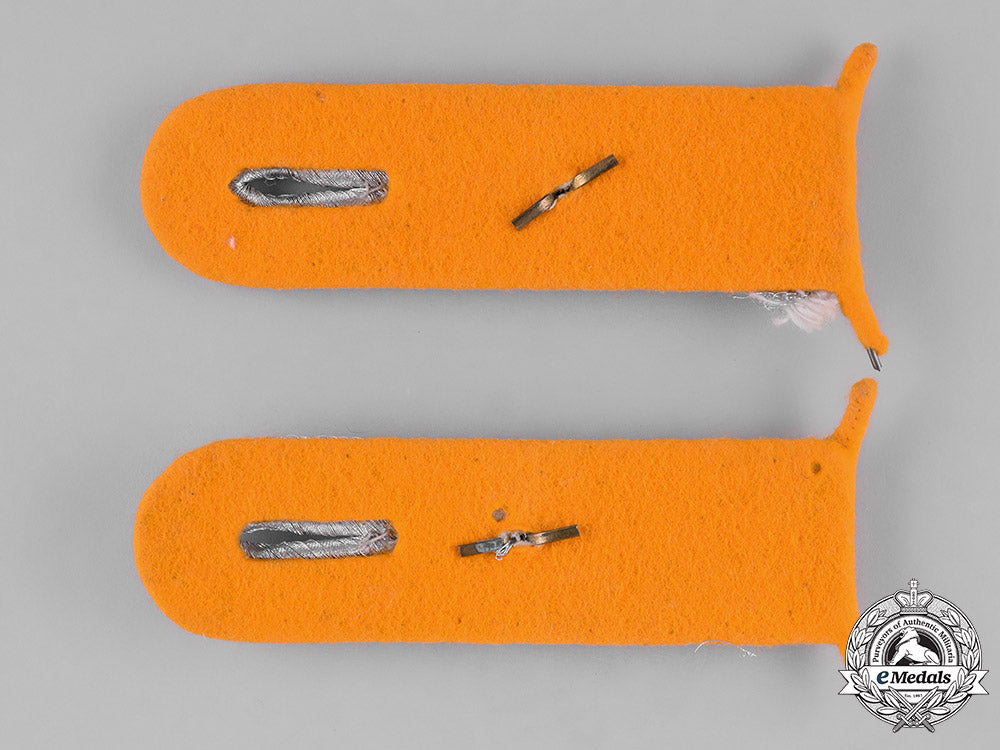 germany,_luftwaffe._a_pair_of_oberleutnant_paratroop/_flying_unit_shoulder_boards_m182_2332