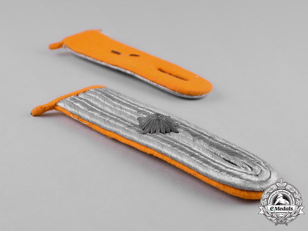 germany,_luftwaffe._a_pair_of_oberleutnant_paratroop/_flying_unit_shoulder_boards_m182_2333
