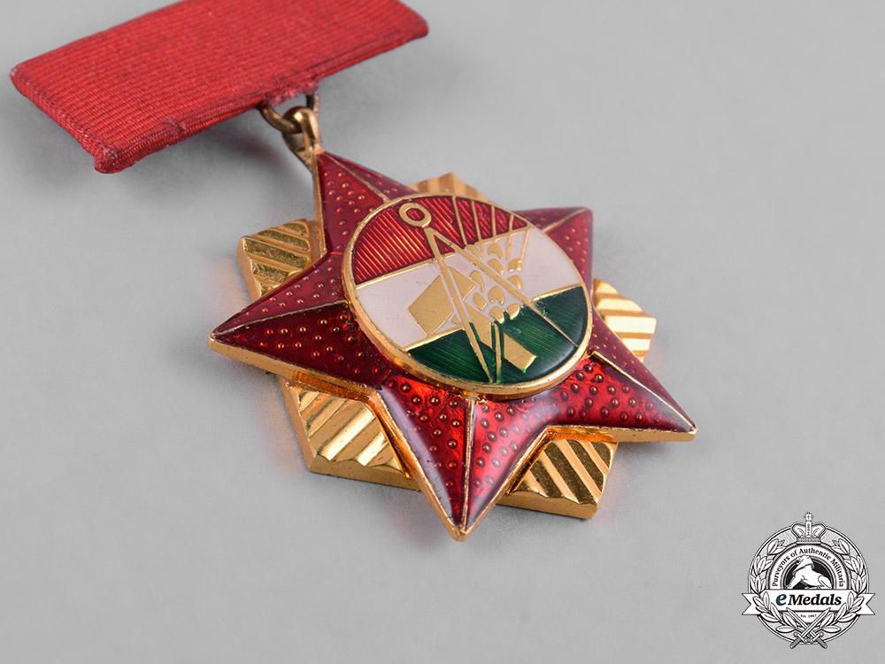 international._a_lot_of_seven_awards_m182_2872