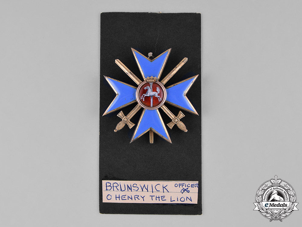braunschweig,_dukedom._an_order_of_henry_the_lion,_officer’s_cross_with_swords,_c.1914_m182_3143_1_1