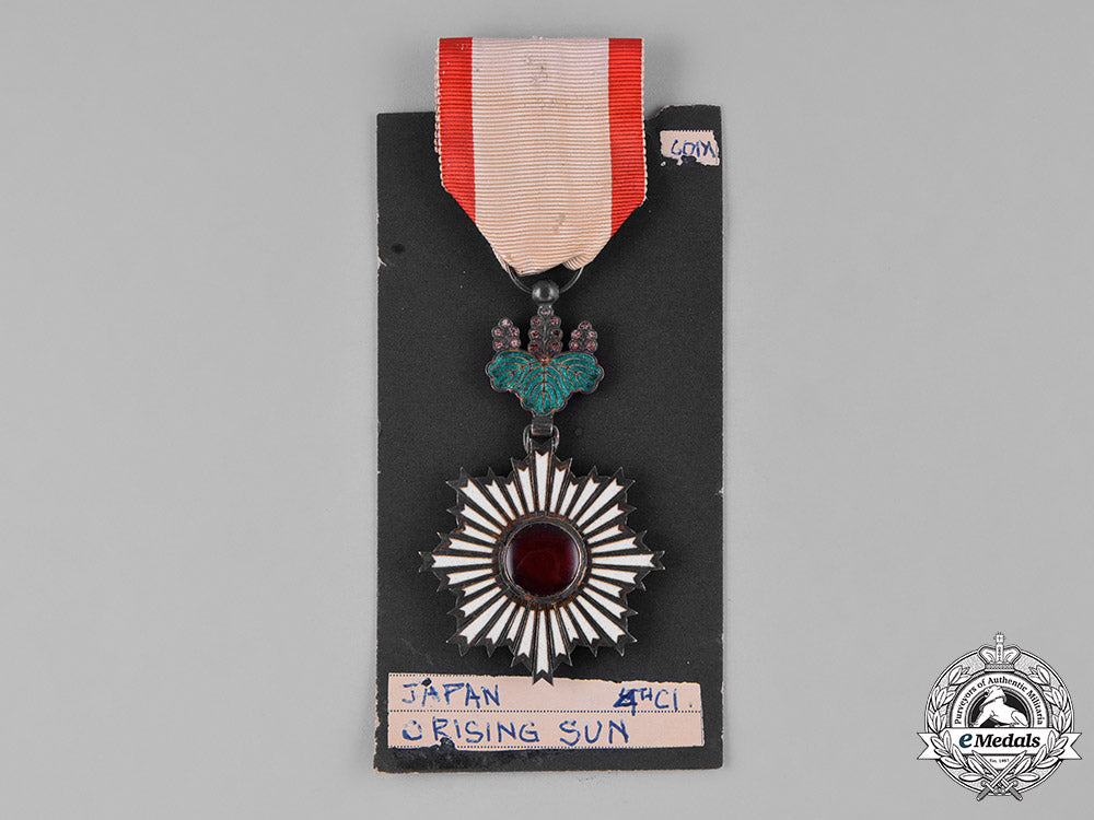 japan,_empire._an_order_of_the_rising_sun,_iv_class_badge,_c.1920_m182_3488