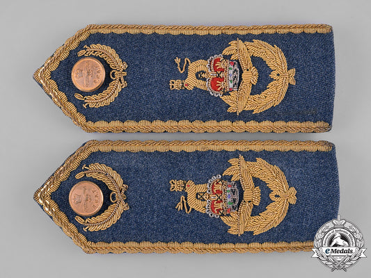 canada,_commonwealth._a_pair_of_royal_canadian_air_force_shoulder_boards_m182_3616