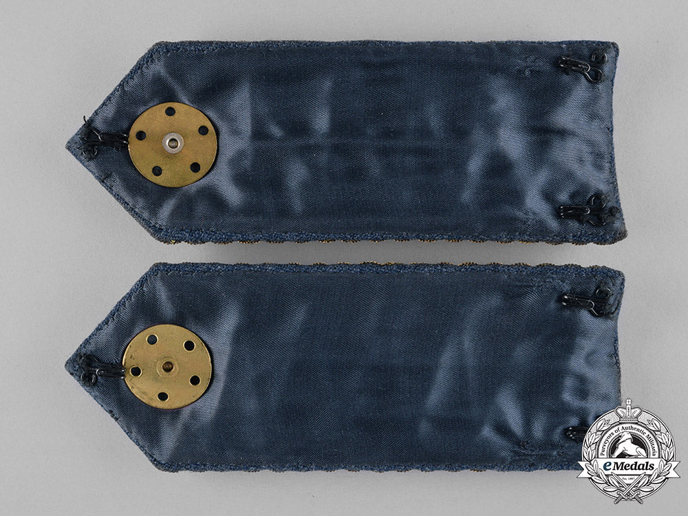 canada,_commonwealth._a_pair_of_royal_canadian_air_force_shoulder_boards_m182_3617