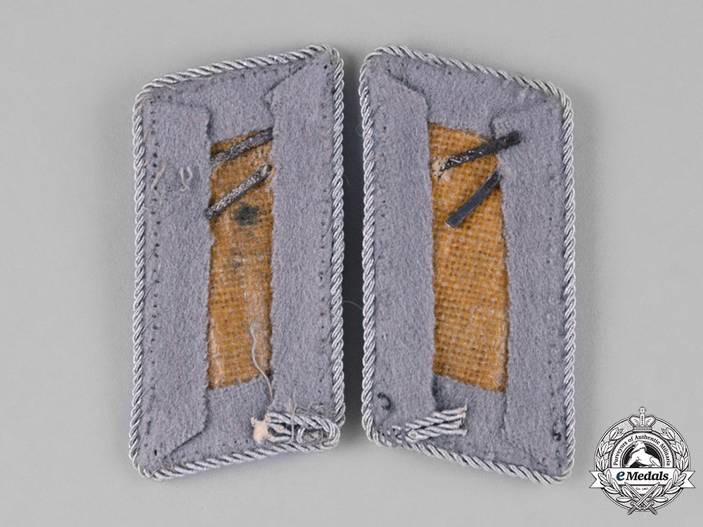 germany,_drk._a_set_of_deutsches_rotes_kreuz(_german_red_cross)_uniform_insignia_m182_3716