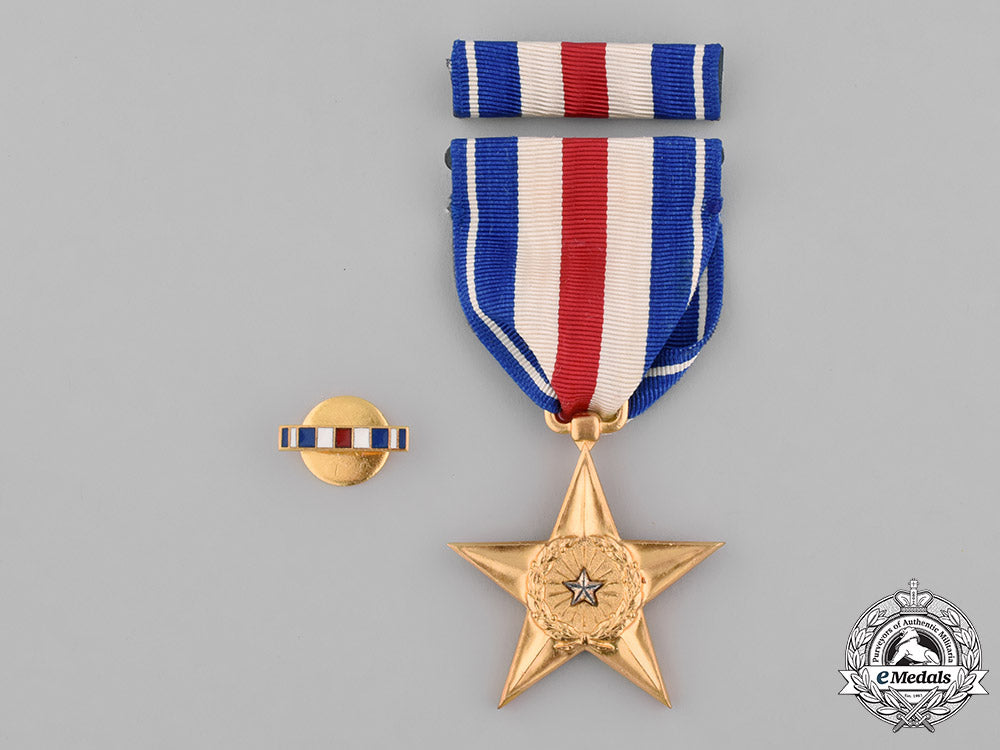 united_states._a_silver_star_with_case,_c.1945_m182_3888