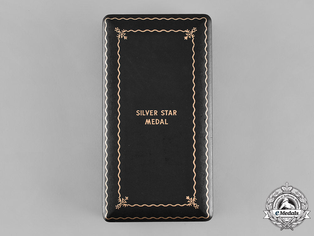 united_states._a_silver_star_with_case,_c.1945_m182_3891
