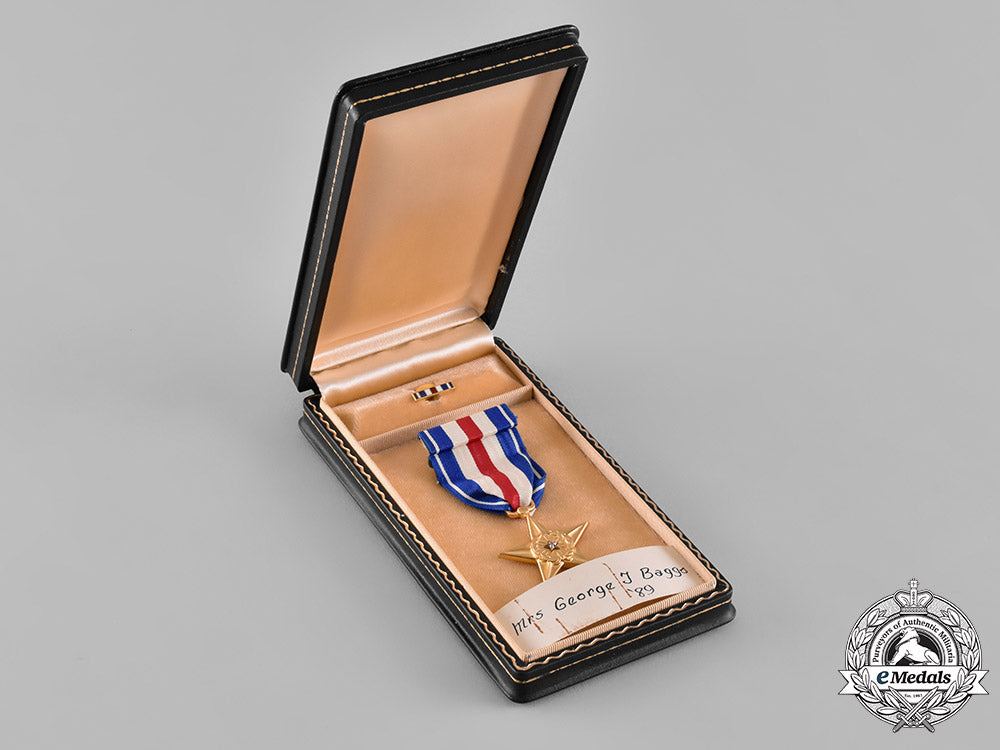 united_states._a_silver_star_with_case,_c.1945_m182_3893