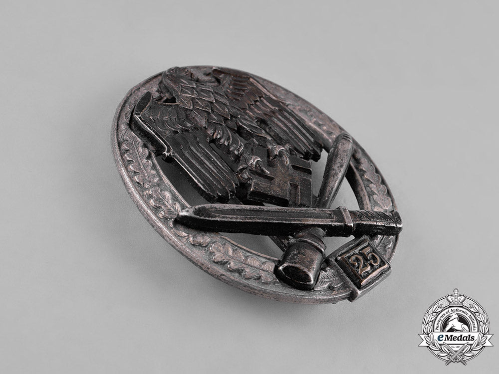 germany,_wehrmacht._a_general_assault_badge,_special_grade25,_by_rudolf_karneth&_sohne_m182_3981