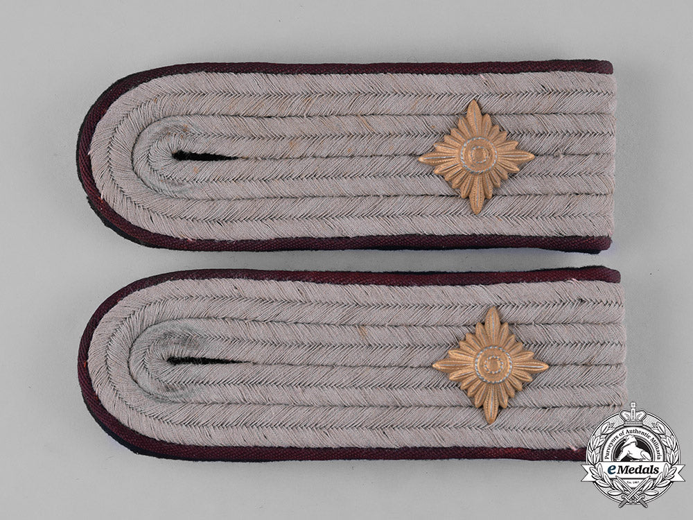 germany,_ss._a_pair_of_smoke_troops_obersturmführer_shoulder_boards_m182_4044