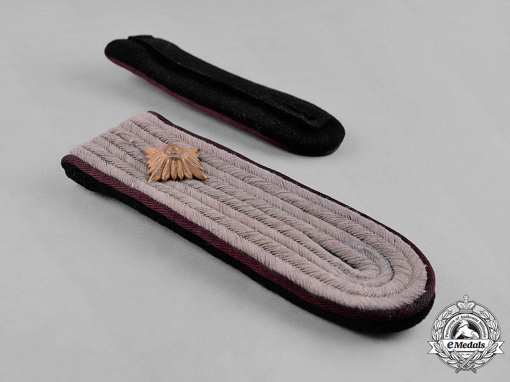 germany,_ss._a_pair_of_smoke_troops_obersturmführer_shoulder_boards_m182_4047