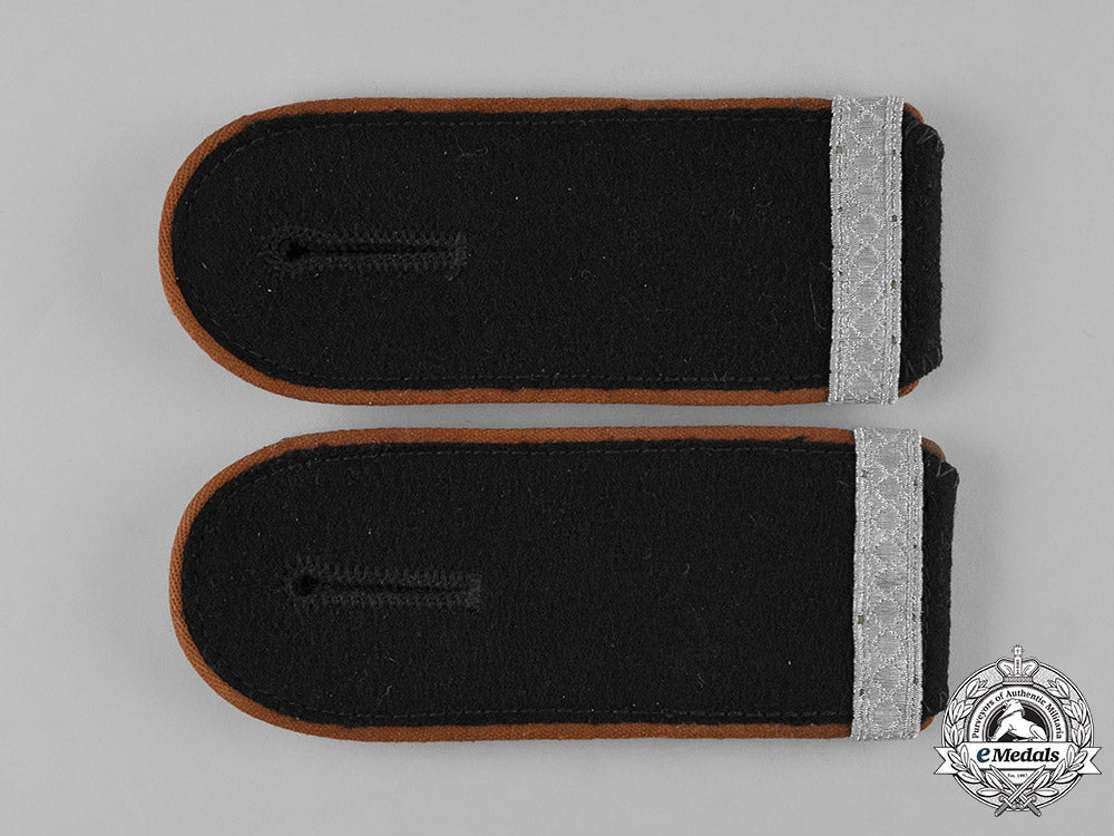 germany,_ss._a_pair_of_unterführer_anwärter(_nco_candidate)_shoulder_straps_m182_4055