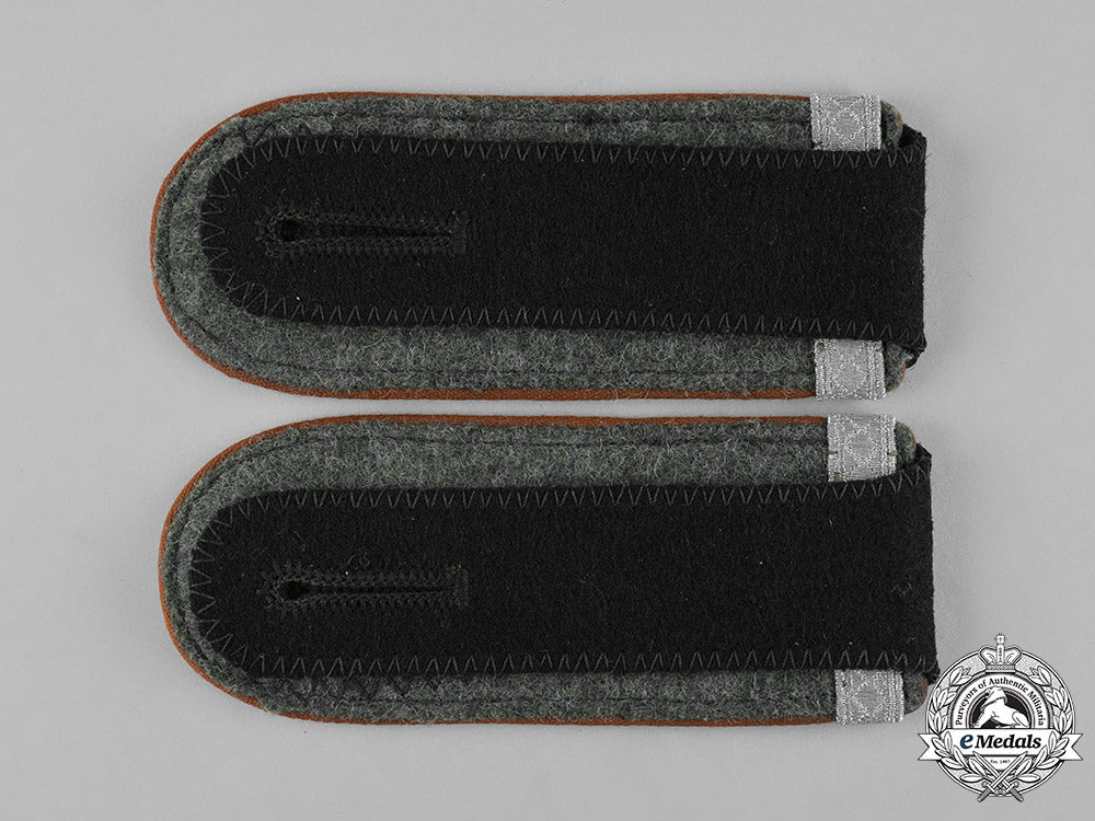 germany,_ss._a_pair_of_unterführer_anwärter(_nco_candidate)_shoulder_straps_m182_4056