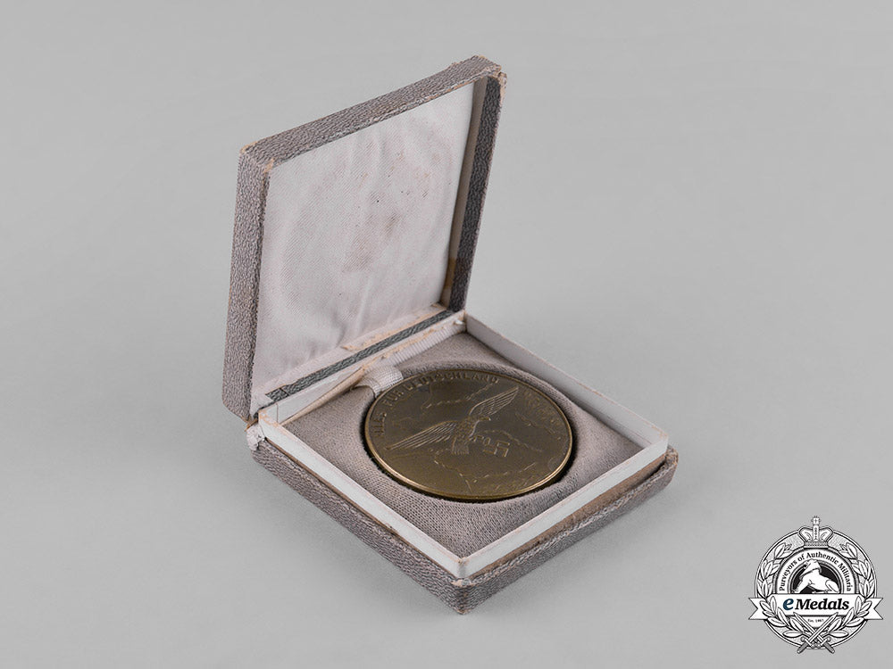 germany,_luftwaffe._a_luftwaffe_western_france_loyal_service_medallion_in_case_m182_4101_1_1