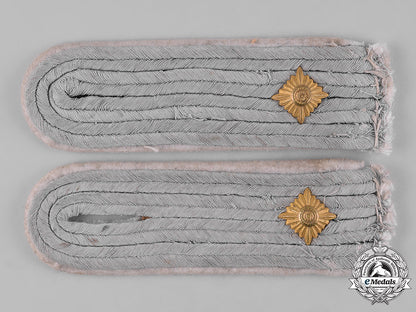 germany,_heer._a_pair_of_german_army_infantry_oberleutnant_infantry_shoulder_boards_m182_4180