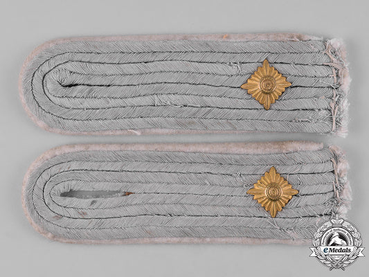 germany,_heer._a_pair_of_german_army_infantry_oberleutnant_infantry_shoulder_boards_m182_4180