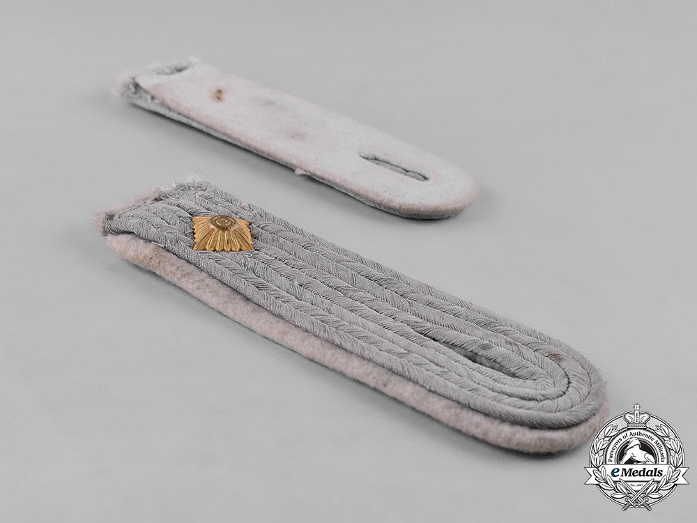 germany,_heer._a_pair_of_german_army_infantry_oberleutnant_infantry_shoulder_boards_m182_4182