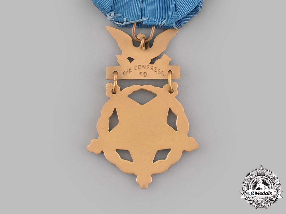 united_states._a_medal_of_honor&_uniform_of_sgt._j.k._crump,_chorwon,_korea,1951_m182_4233