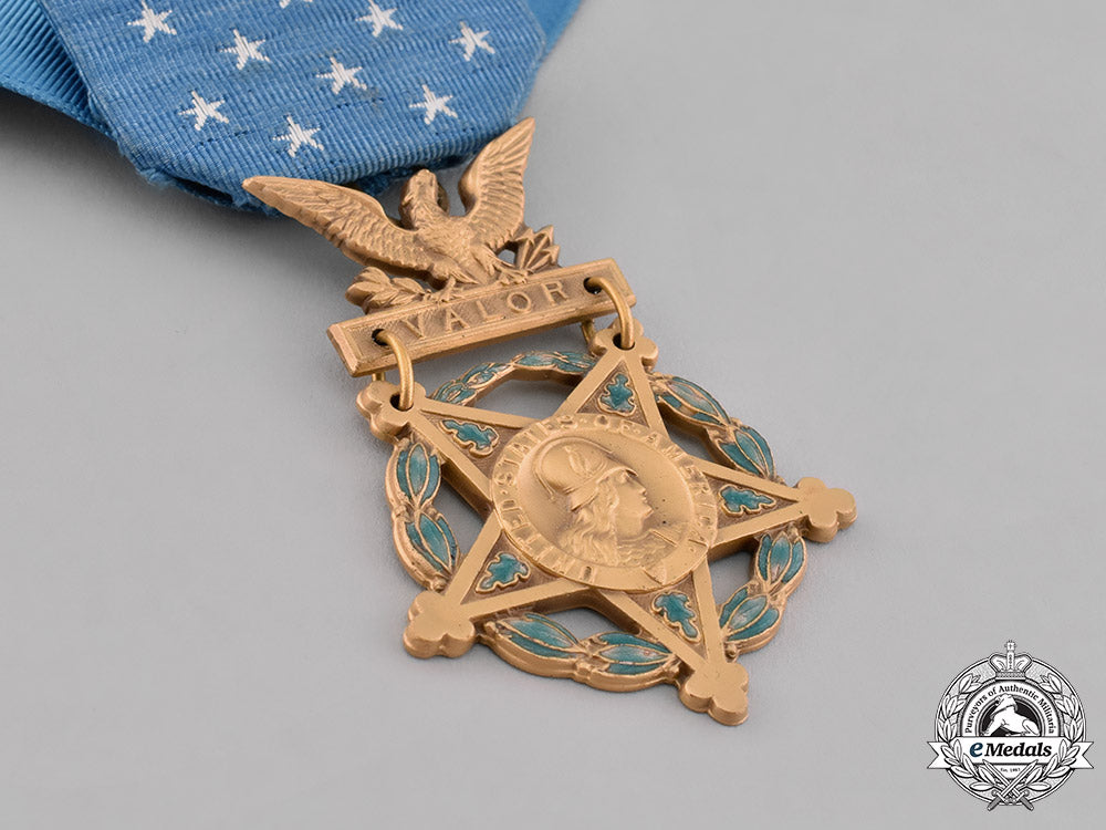 united_states._a_medal_of_honor&_uniform_of_sgt._j.k._crump,_chorwon,_korea,1951_m182_4234