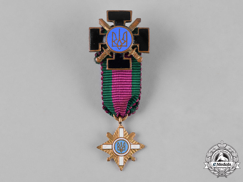 ukraine._a_war_veteran's_lot_of_insignia_and_miniature_awards_m182_4634