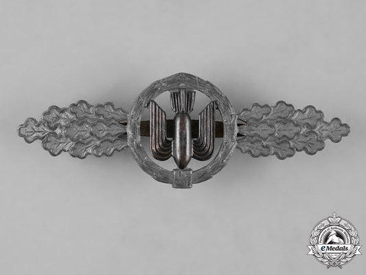 germany,_luftwaffe._a_bomber_pilot’s_clasp,_silver_grade,_by_funke_and_brüninghaus_m182_4890