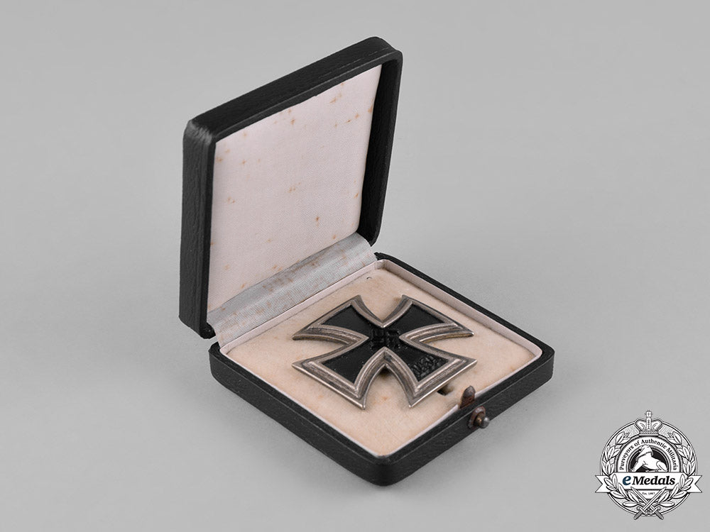 germany,_wehrmacht._a1939_iron_cross,_i_class,_with_case,_by_wilhelm_deumer_m182_4957