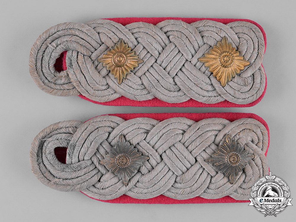 germany,_heer._a_pair_of_heer(_army)_oberst_shoulder_boards_m182_5038_1