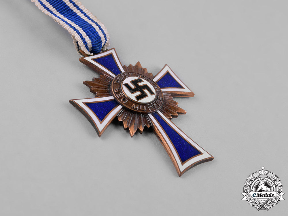 germany,_third_reich._a_cased_honour_cross_of_the_german_mother,_bronze_grade,_by_werner_redo_m182_5155