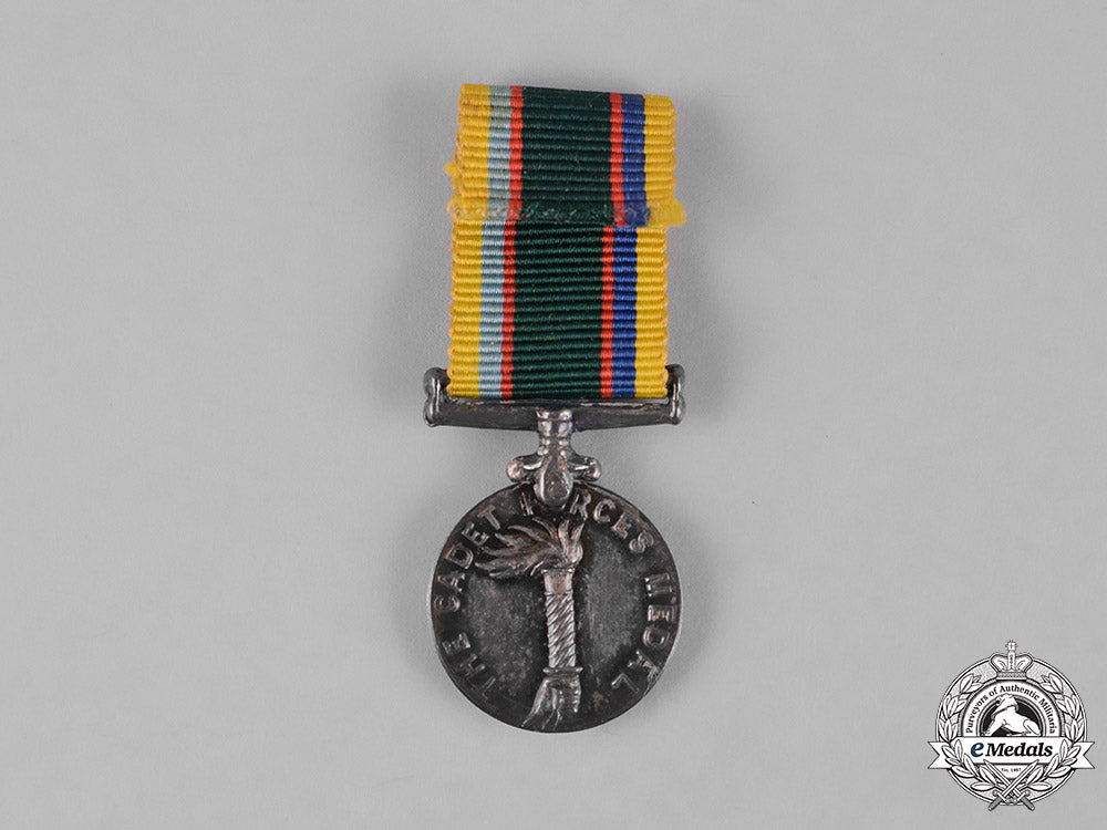 united_kingdom._a_cadet_forces_medal,_fullsize_and_miniature_m182_5211