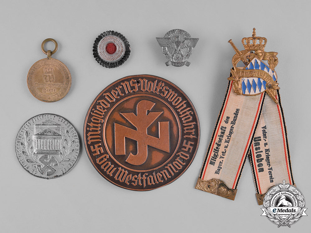 germany._a_lot_of_german_badges&_insignia_m182_5439