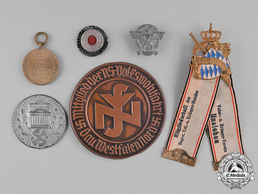 germany._a_lot_of_german_badges&_insignia_m182_5439
