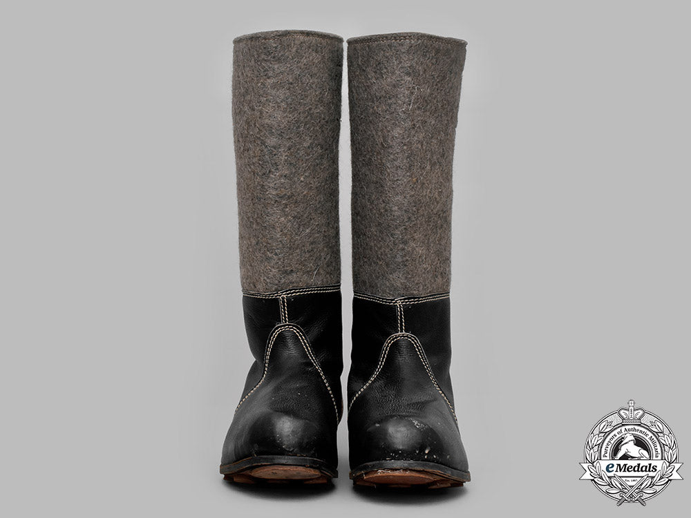germany,_heer._a_pair_of_germany_army_winter_felt_boots_m182_6338
