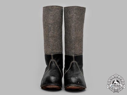 germany,_heer._a_pair_of_germany_army_winter_felt_boots_m182_6338