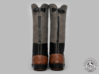 germany,_heer._a_pair_of_germany_army_winter_felt_boots_m182_6339