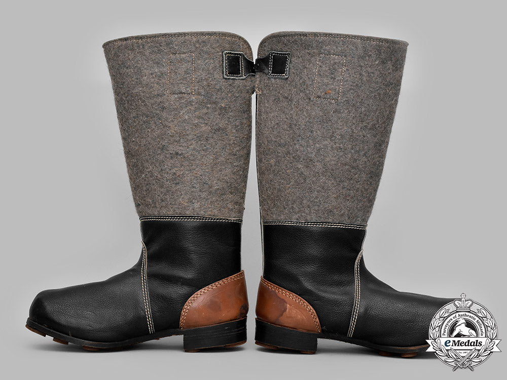 germany,_heer._a_pair_of_germany_army_winter_felt_boots_m182_6340