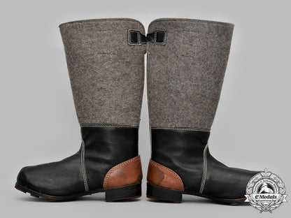 germany,_heer._a_pair_of_germany_army_winter_felt_boots_m182_6340