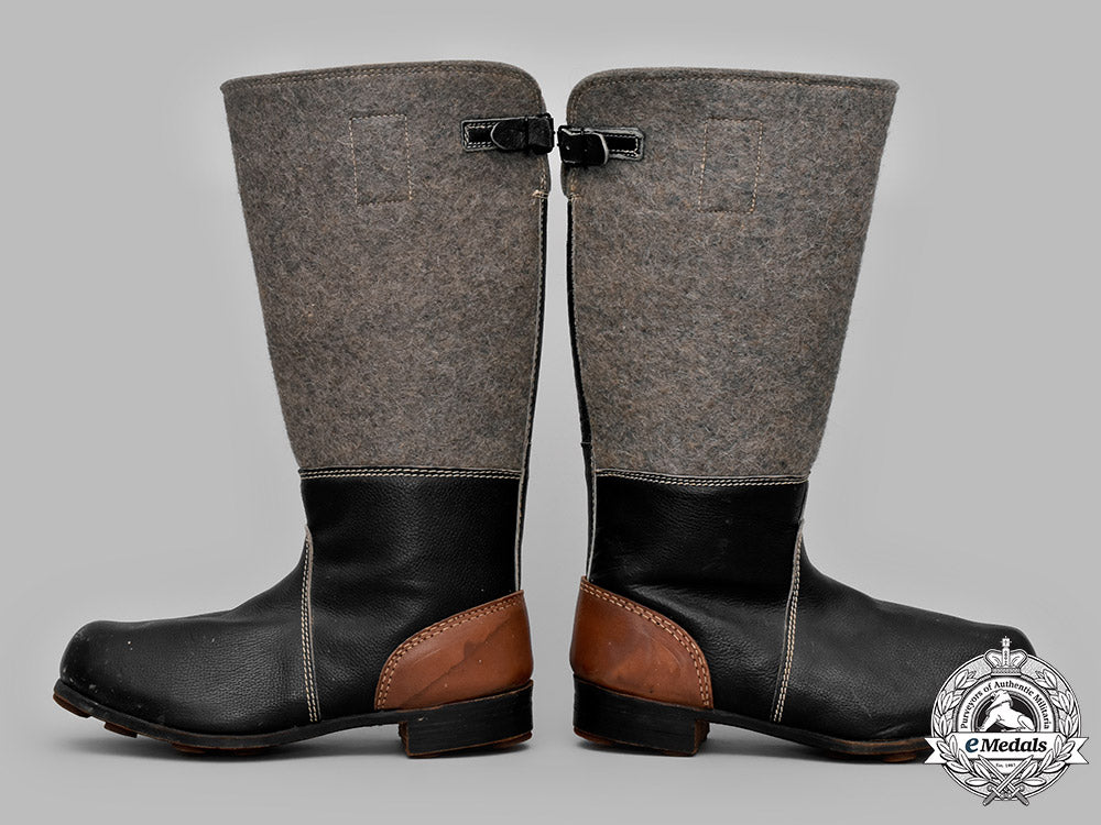 germany,_heer._a_pair_of_germany_army_winter_felt_boots_m182_6341