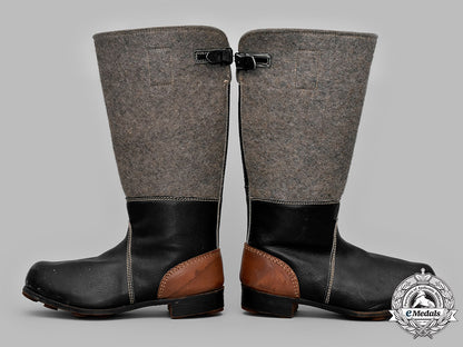 germany,_heer._a_pair_of_germany_army_winter_felt_boots_m182_6341