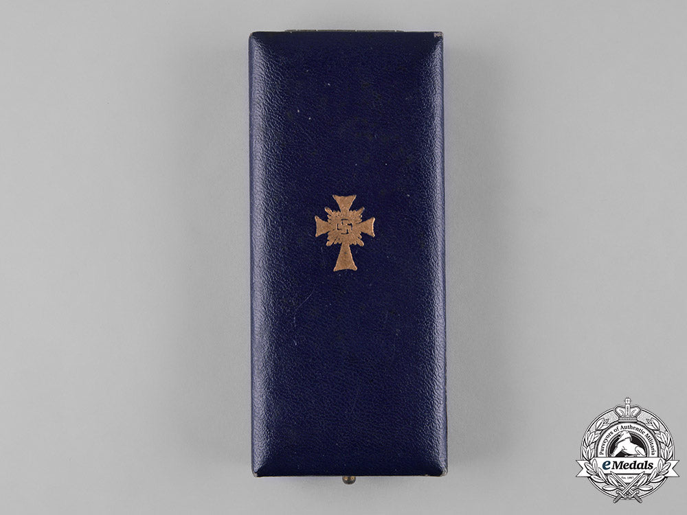germany,_third_reich._a_cross_of_honour_of_the_german_mother,_i_class_with_case,_by_c.f._zimmermann_m182_6472