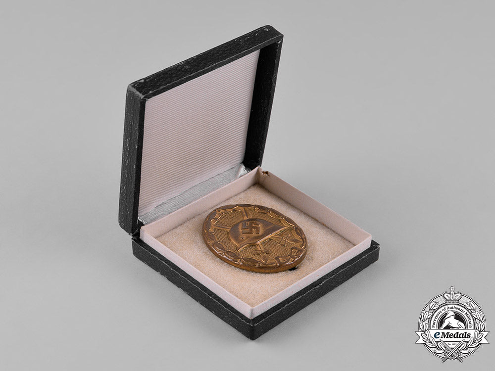 germany,_wehrmacht._a_wound_badge,_gold_grade_with_case,_by_hauptmünzamt_wien_m182_6497